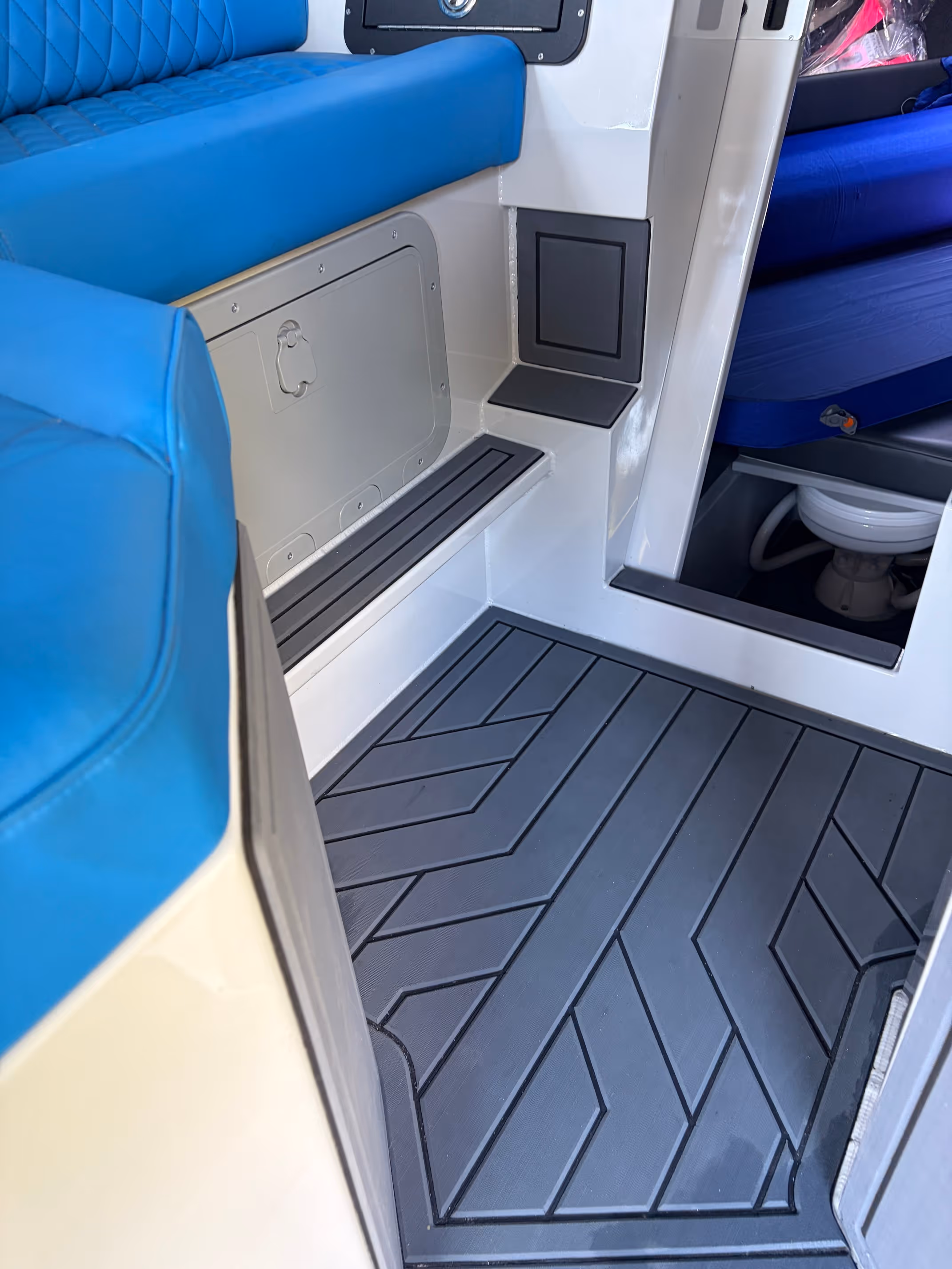 Marine X EVA flooring in Charcoal — photo 4